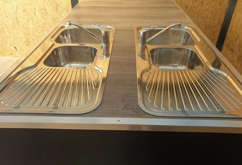 Kingscote Tourist Park And Family Units