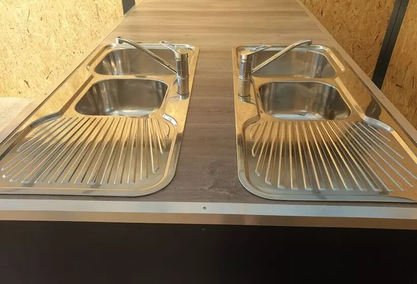 Kingscote Tourist Park And Family Units