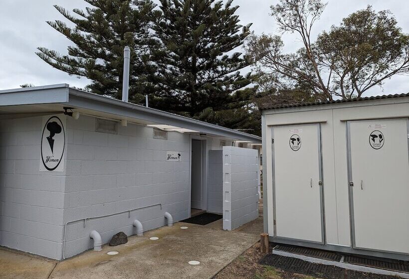 Kingscote Tourist Park And Family Units