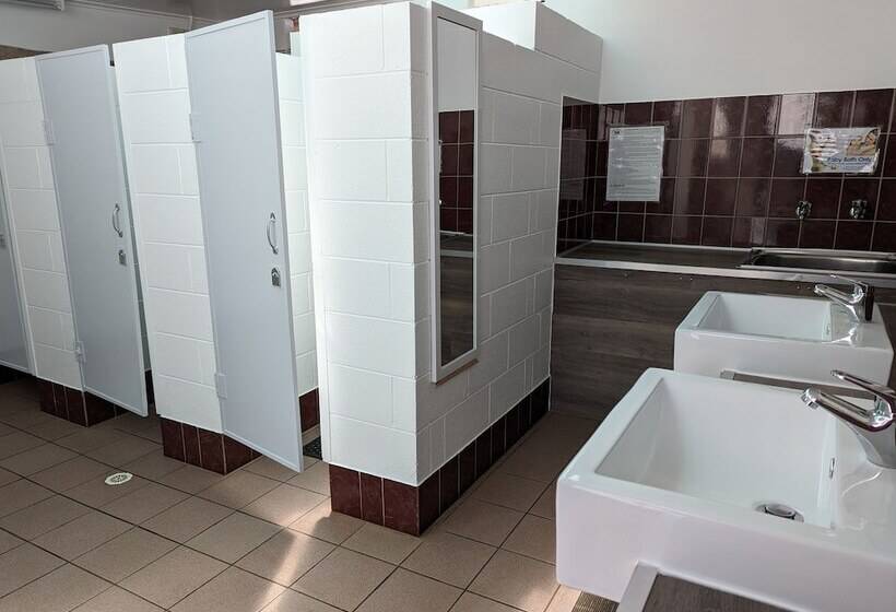 Kingscote Tourist Park And Family Units