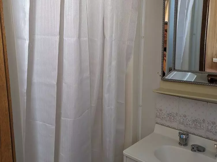 Kingscote Tourist Park And Family Units