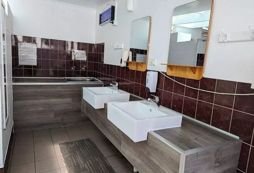 Kingscote Tourist Park And Family Units