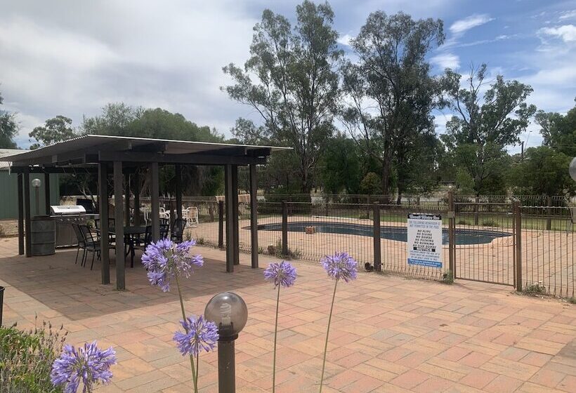 모텔 Newell Motor Inn Narrandera