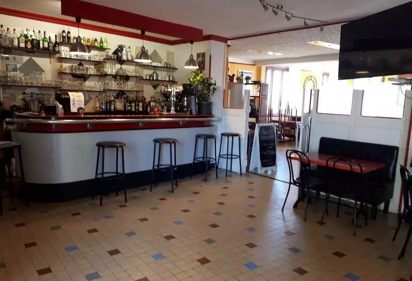 Majatalo Café De La Place