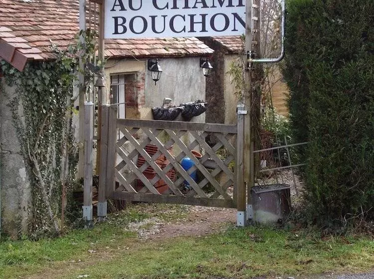 پانسیون Le Champ Bouchon