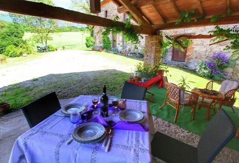 Rustic Farmhouse With Fishing Lake, Beautiful View, Peace, Quiet And Nature