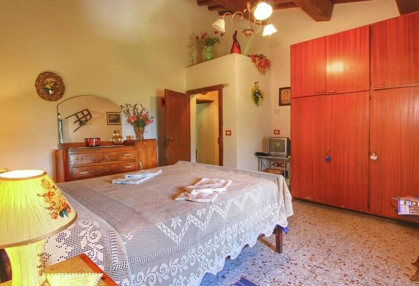 Rustic Farmhouse With Fishing Lake, Beautiful View, Peace, Quiet And Nature