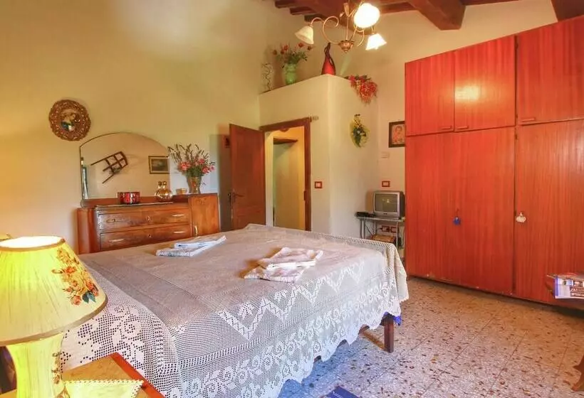 Rustic Farmhouse With Fishing Lake, Beautiful View, Peace, Quiet And Nature