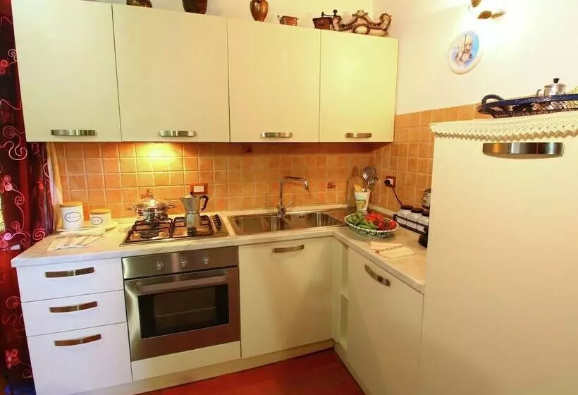 Rustic Farmhouse With Fishing Lake, Beautiful View, Peace, Quiet And Nature