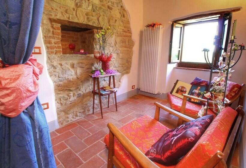 Rustic Farmhouse With Fishing Lake, Beautiful View, Peace, Quiet And Nature