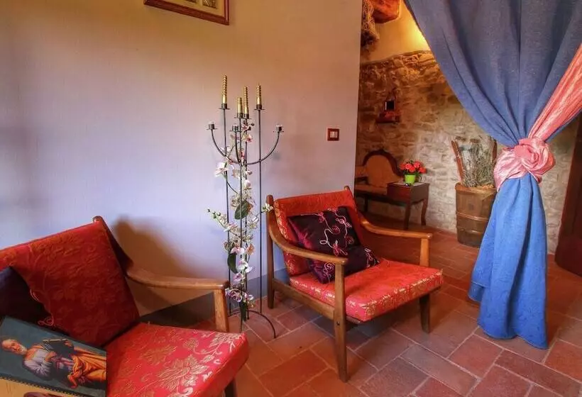 Rustic Farmhouse With Fishing Lake, Beautiful View, Peace, Quiet And Nature