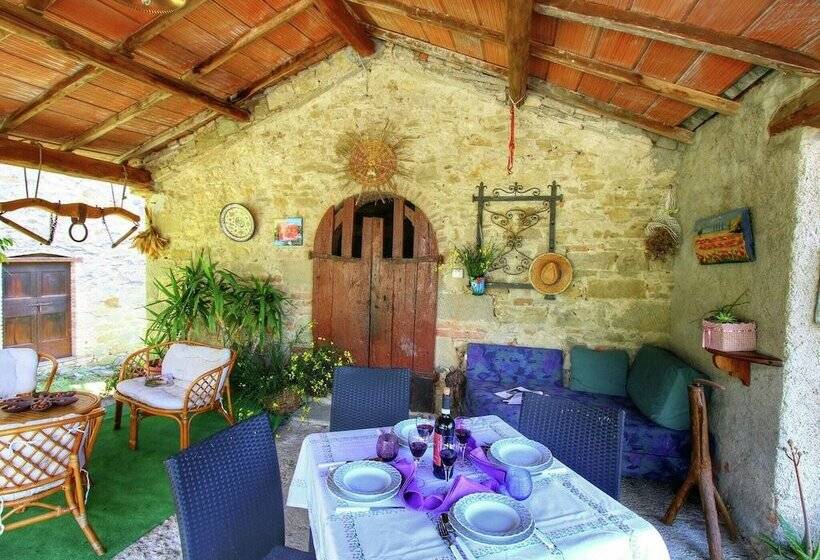 Rustic Farmhouse With Fishing Lake, Beautiful View, Peace, Quiet And Nature