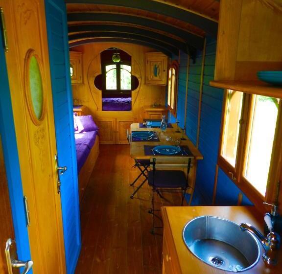 Bed and Breakfast Une Roulotte Et Des Chevaux
