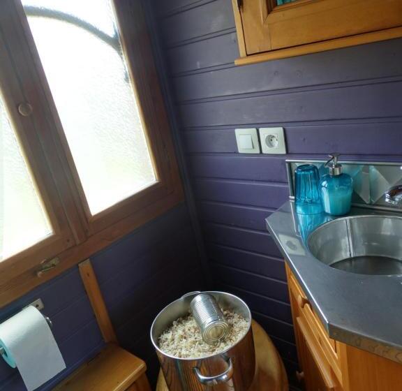 Bed and Breakfast Une Roulotte Et Des Chevaux