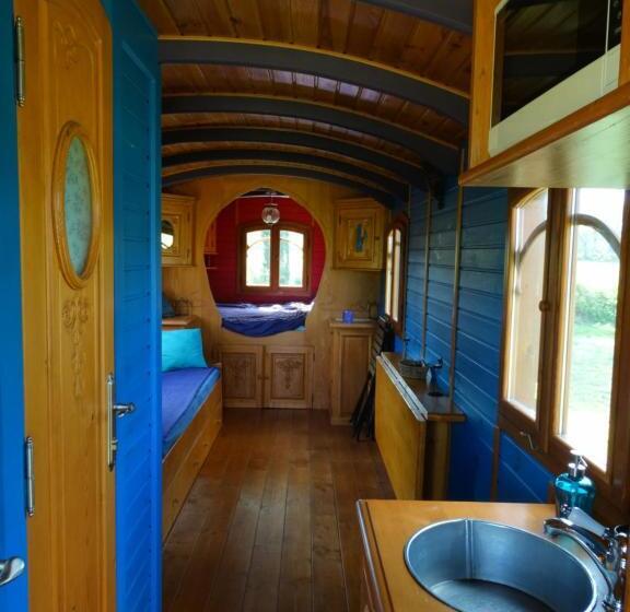 Bed and Breakfast Une Roulotte Et Des Chevaux