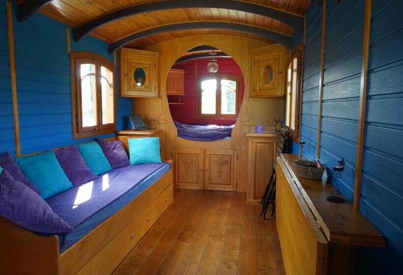 Bed and Breakfast Une Roulotte Et Des Chevaux