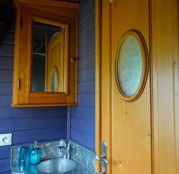 Bed and Breakfast Une Roulotte Et Des Chevaux