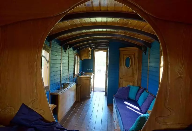 ベッドアンドブレックファースト Une Roulotte Et Des Chevaux