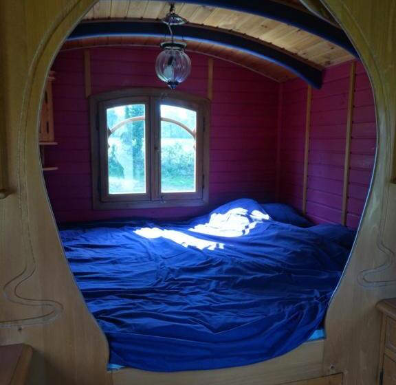 Bed and Breakfast Une Roulotte Et Des Chevaux