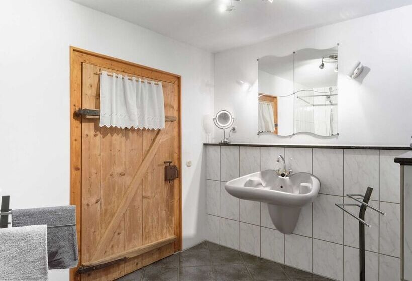 Historic Farmhouse In Hohnebostel With Garden Near Lake