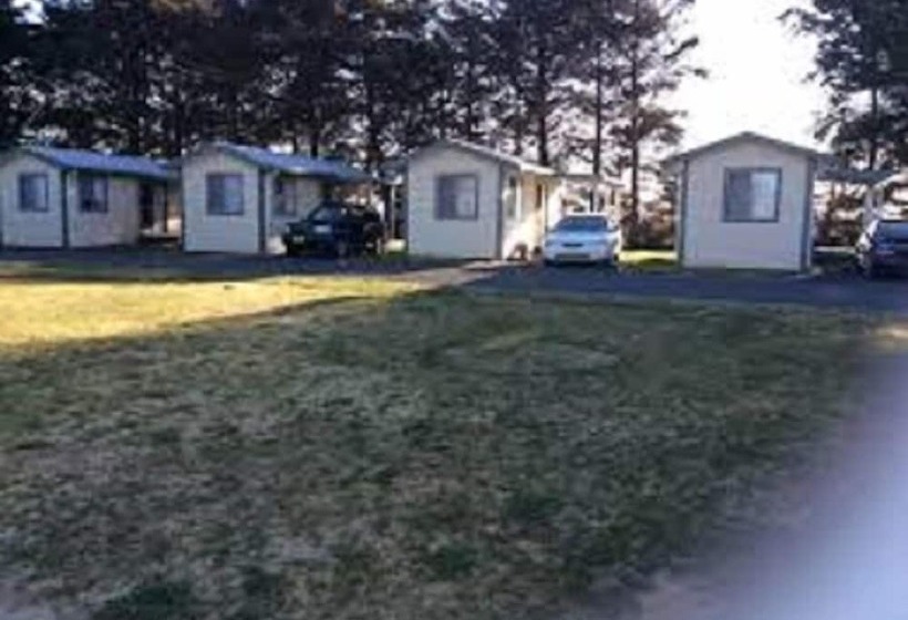 Отель Guyra Summit Caravan Park