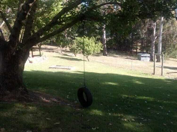 Отель Guyra Summit Caravan Park