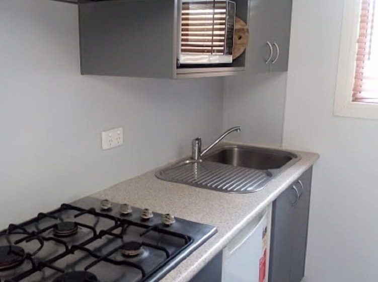 Отель Guyra Summit Caravan Park