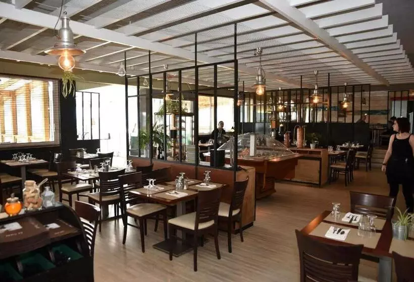 Hotelli Hôtel Du Port