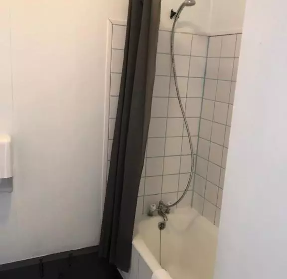 Hotelli Hôtel Du Port