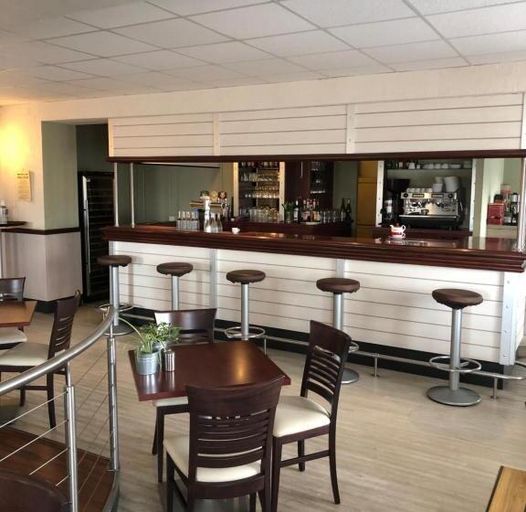 ホテル Hôtel Du Port