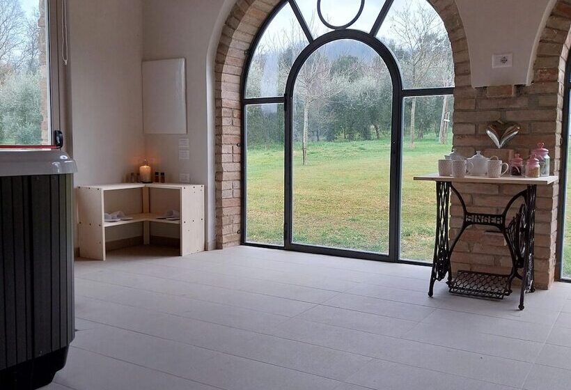 Detached House For 4 People With Stunning Views Of Estate