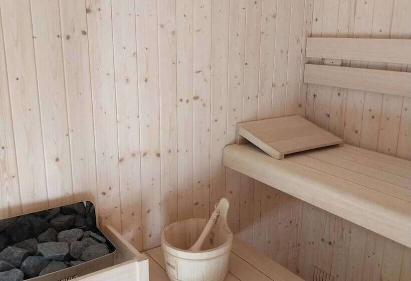 Detached House For 4 People With Stunning Views Of Estate