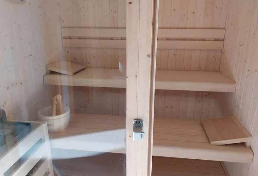 Detached House For 4 People With Stunning Views Of Estate