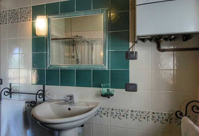 Detached House For 4 People With Stunning Views Of Estate