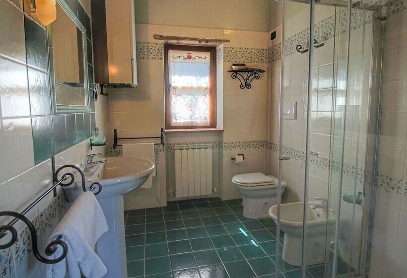 Detached House For 4 People With Stunning Views Of Estate