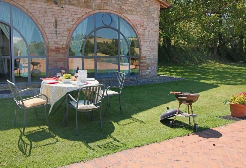 Detached House For 4 People With Stunning Views Of Estate