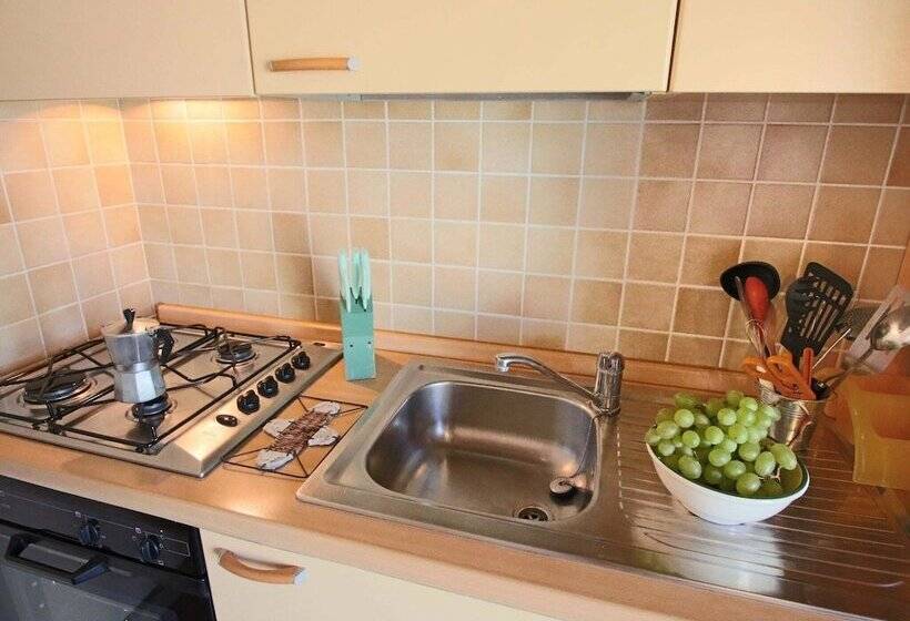 Detached House For 4 People With Stunning Views Of Estate