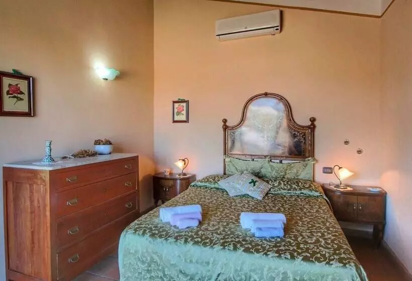 Detached House For 4 People With Stunning Views Of Estate