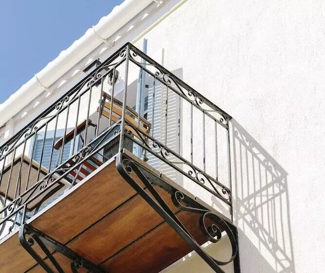 Majatalo Guesthouse Niriides