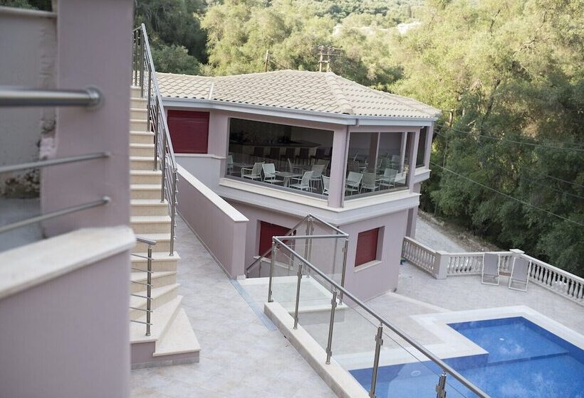 פנסיון Michaelangelo Boutique Parga