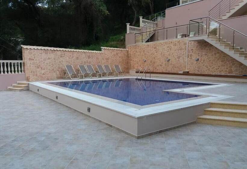 פנסיון Michaelangelo Boutique Parga