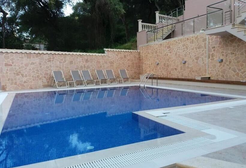 פנסיון Michaelangelo Boutique Parga