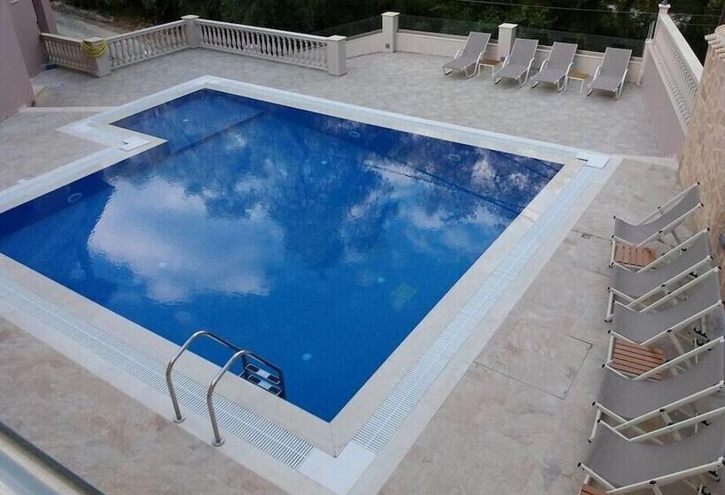 פנסיון Michaelangelo Boutique Parga