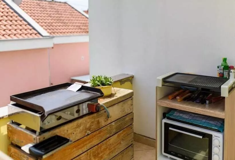 Homely Apartment In Sukošan Near Sea