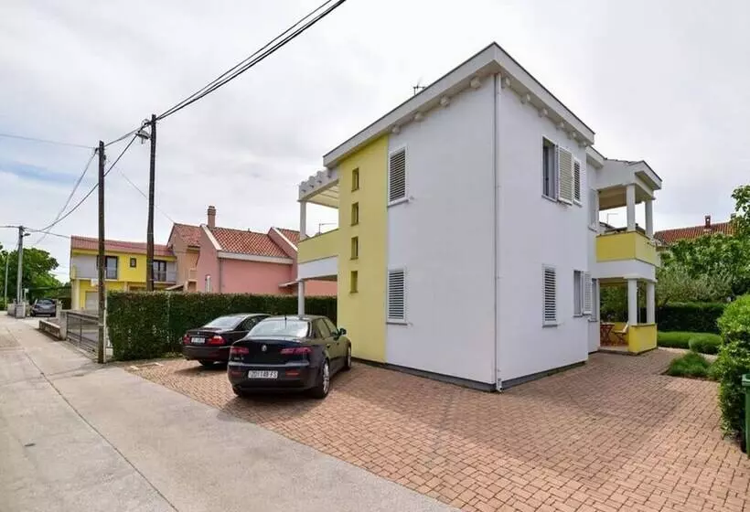 Homely Apartment In Sukošan Near Sea