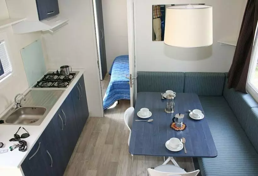 هتل Happy Camp Mobile Homes In El Bahira Camping Village