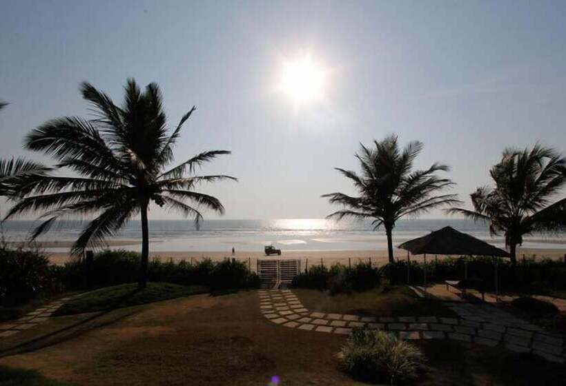 בית מלון כפרי Regenta Beach House Resort, Goa