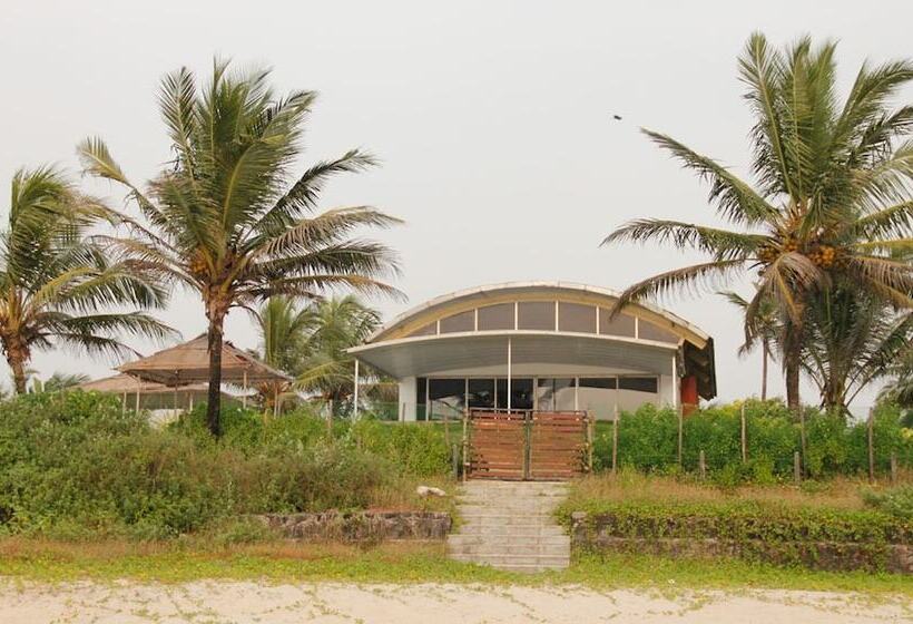 בית מלון כפרי Regenta Beach House Resort, Goa