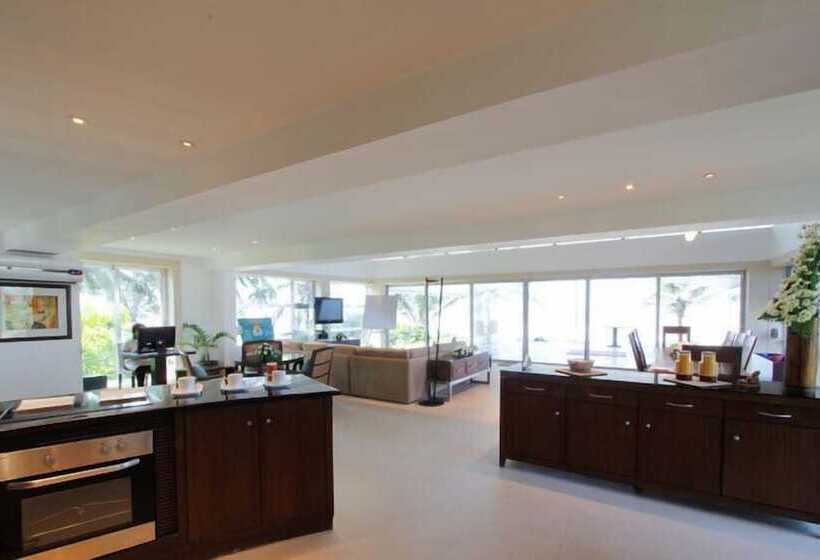 בית מלון כפרי Regenta Beach House Resort, Goa