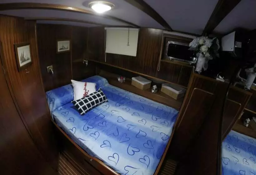 Hotelli Yacht Suite Cecina